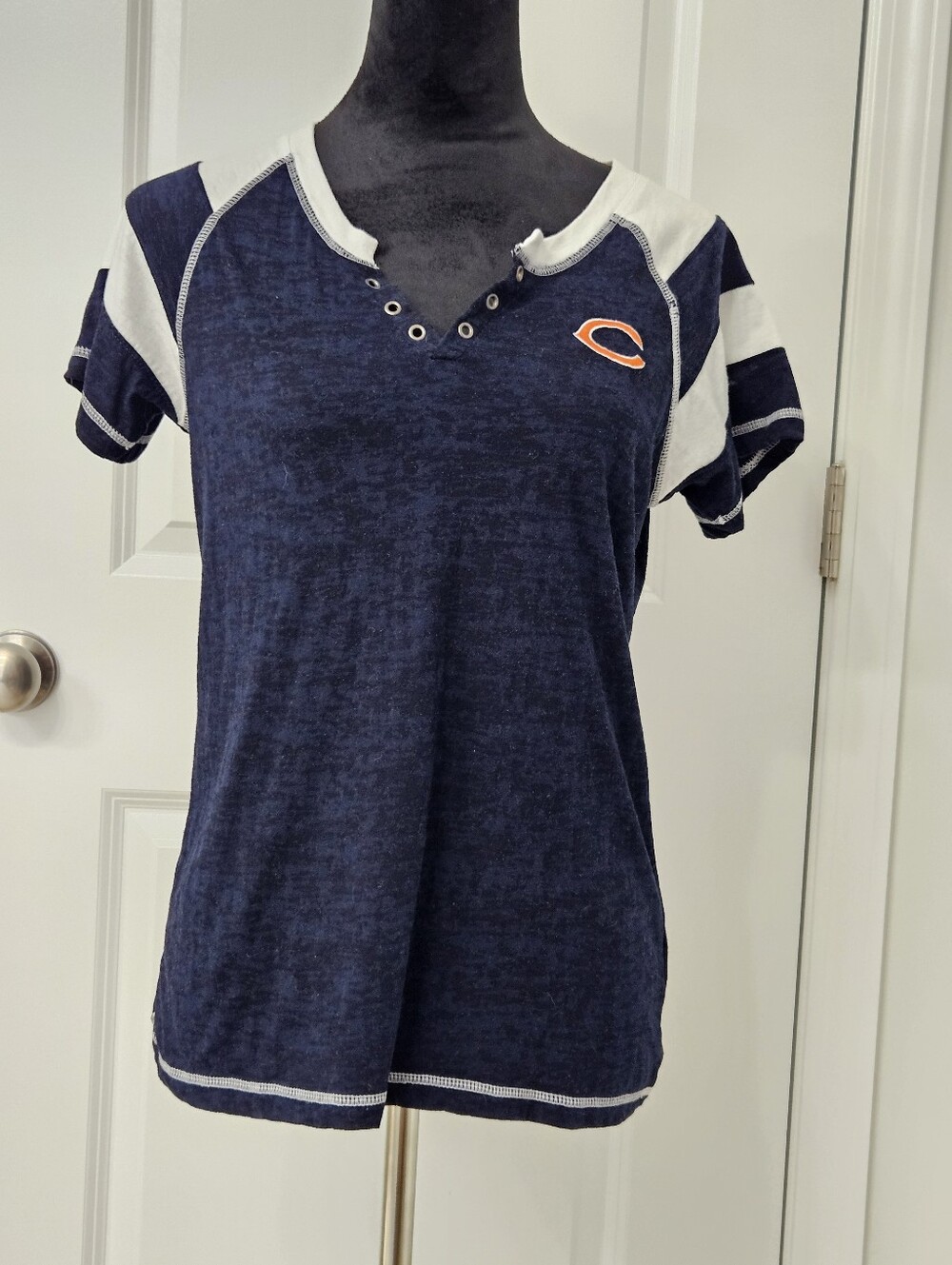 Antigua Navy and White Chicago Bears Short Sleeve Tee Shirt - M